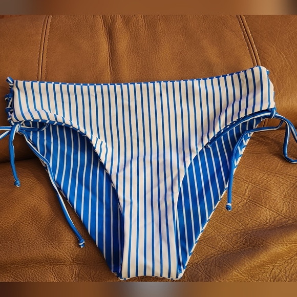 CUPSHE NWT women's bikini BOTTOM blue/white stripes reversible to white w/ blue - Picture 5 of 6